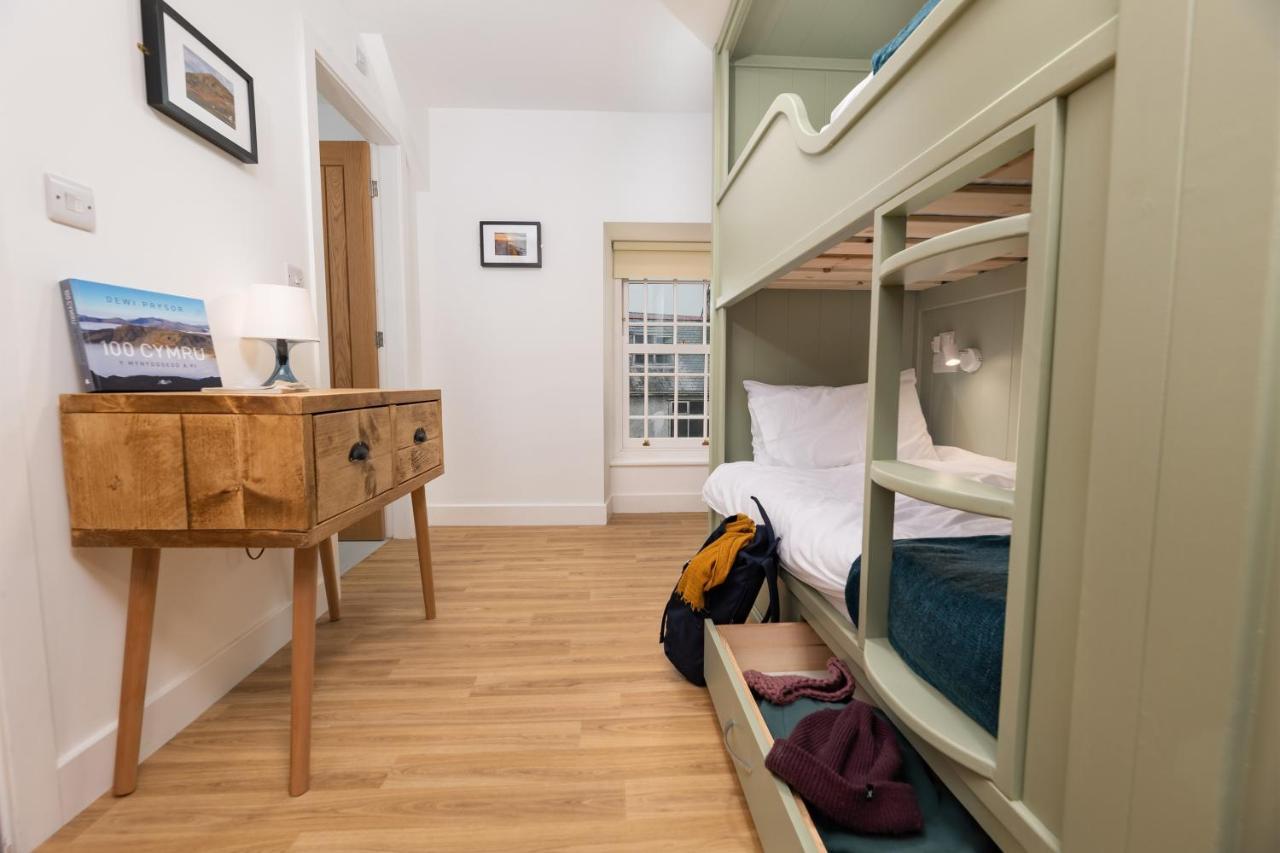 Tafarn Yr Heliwr Hostel Nefyn Ngoại thất bức ảnh