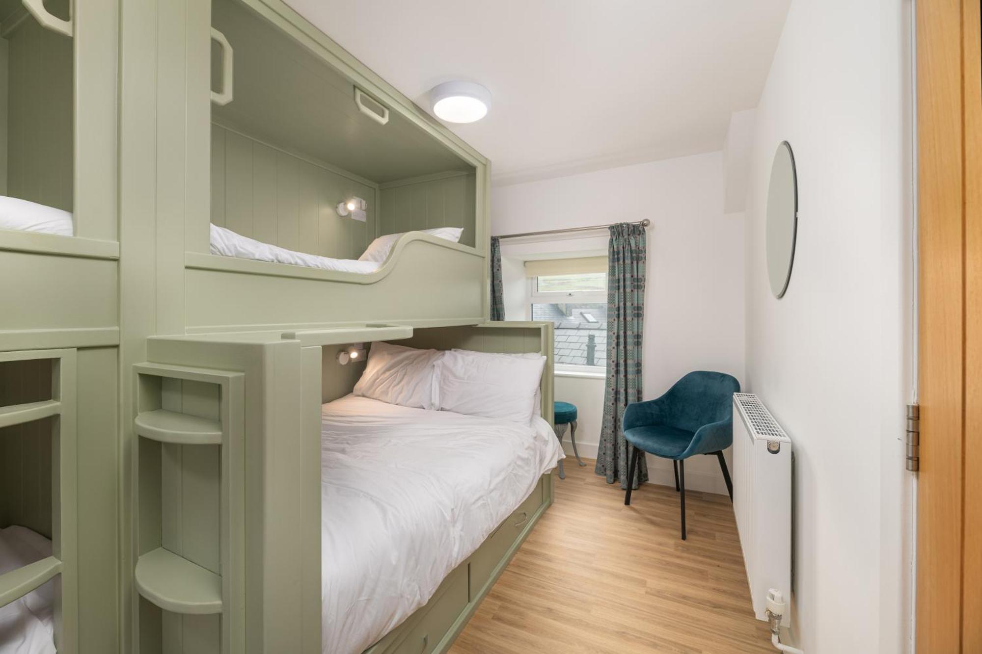 Tafarn Yr Heliwr Hostel Nefyn Ngoại thất bức ảnh