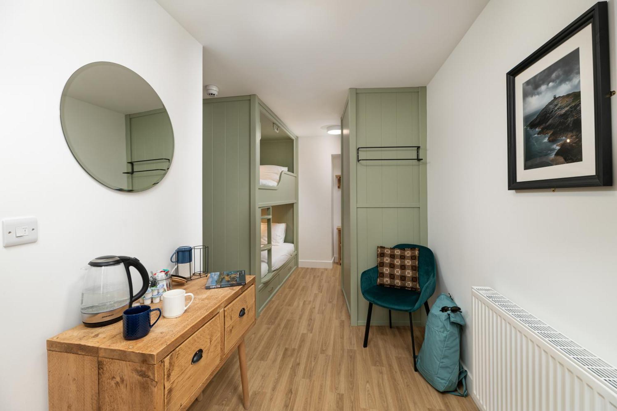 Tafarn Yr Heliwr Hostel Nefyn Ngoại thất bức ảnh