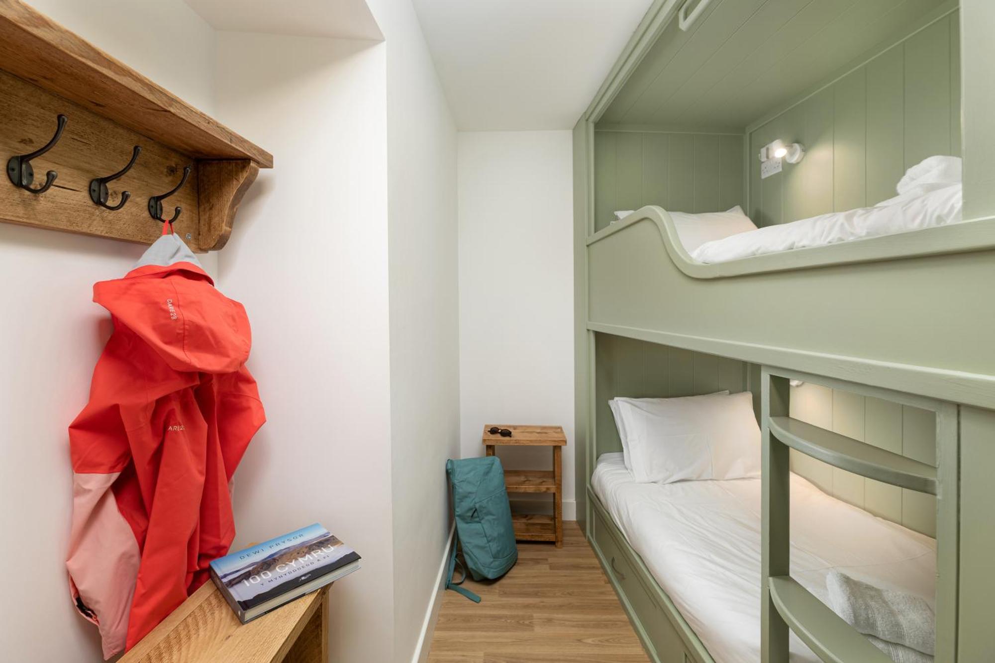 Tafarn Yr Heliwr Hostel Nefyn Ngoại thất bức ảnh