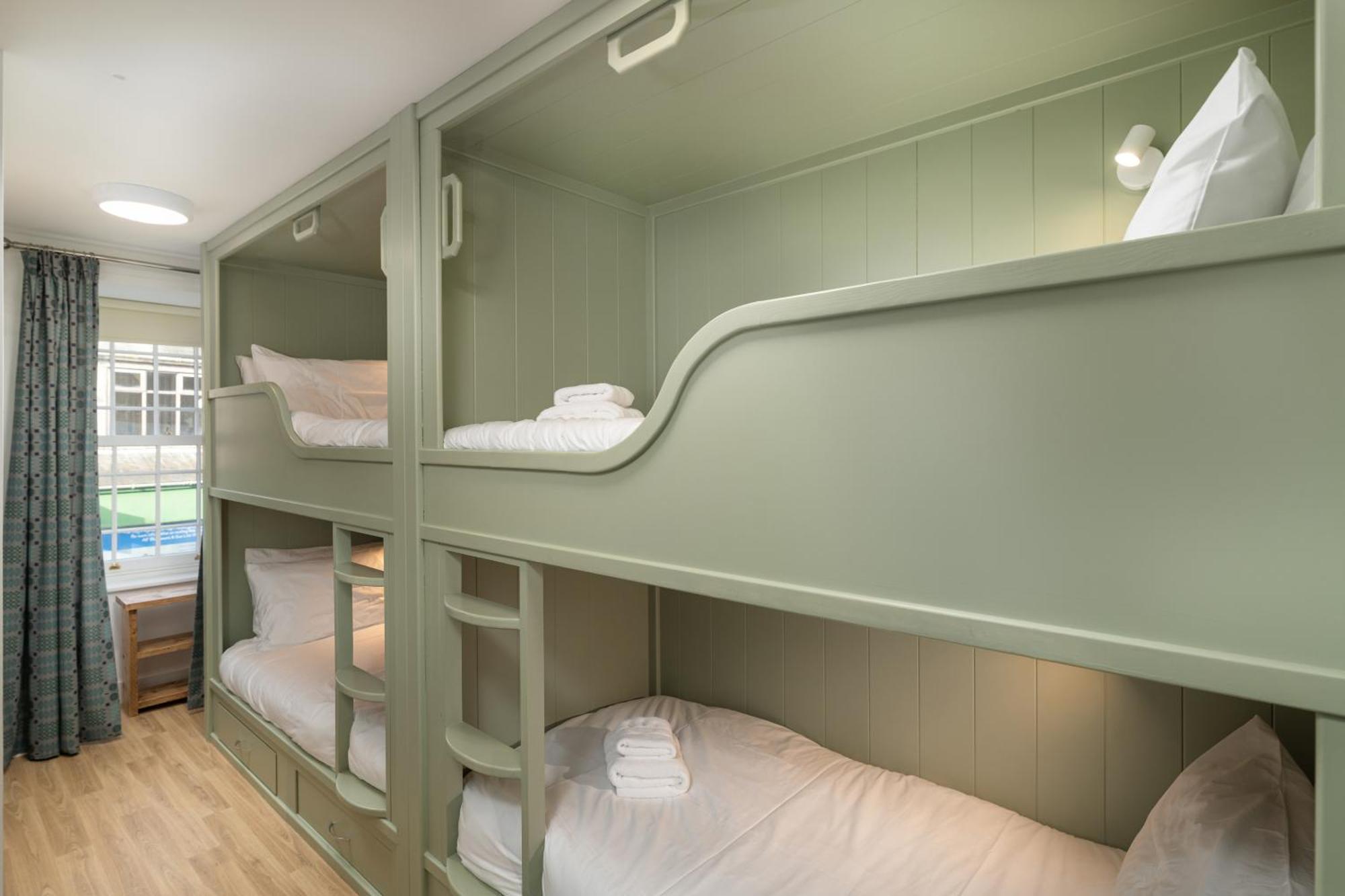 Tafarn Yr Heliwr Hostel Nefyn Ngoại thất bức ảnh